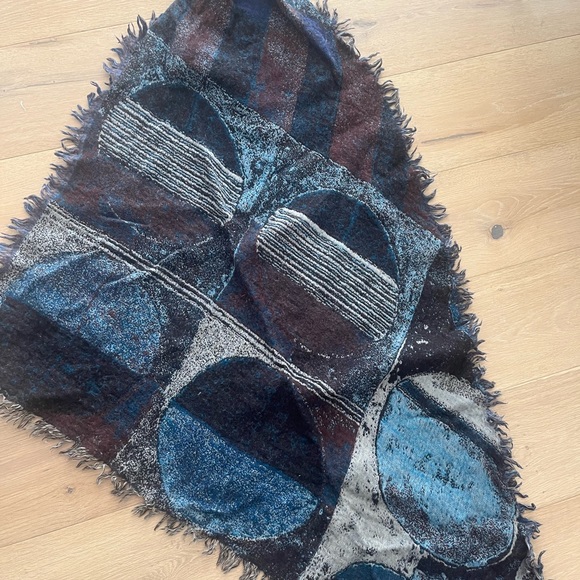 Aritzia Wilfred mosaic scarf- limited edition - Picture 3 of 4